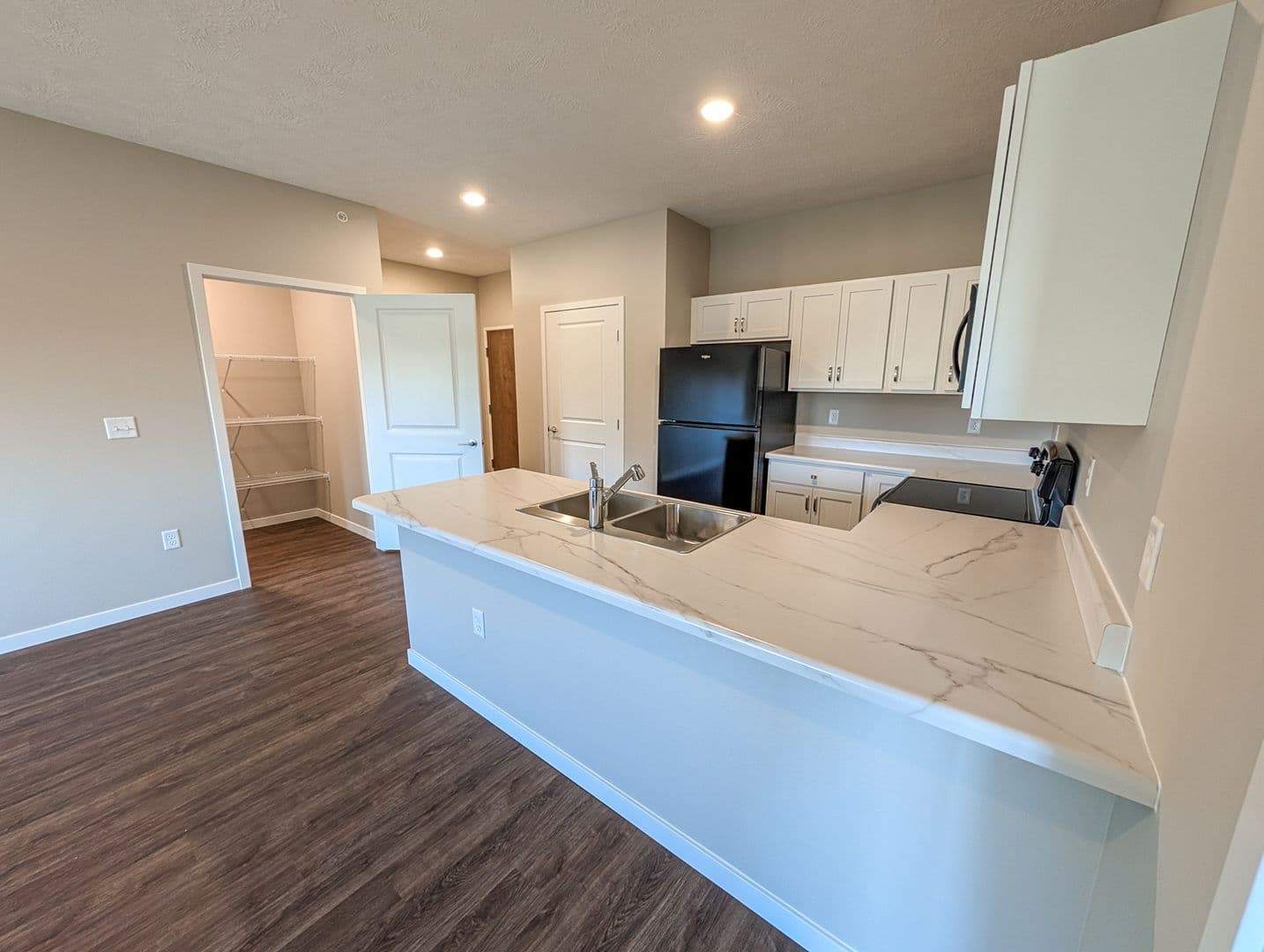 Spencer Apartment: 410 8th Street SE
