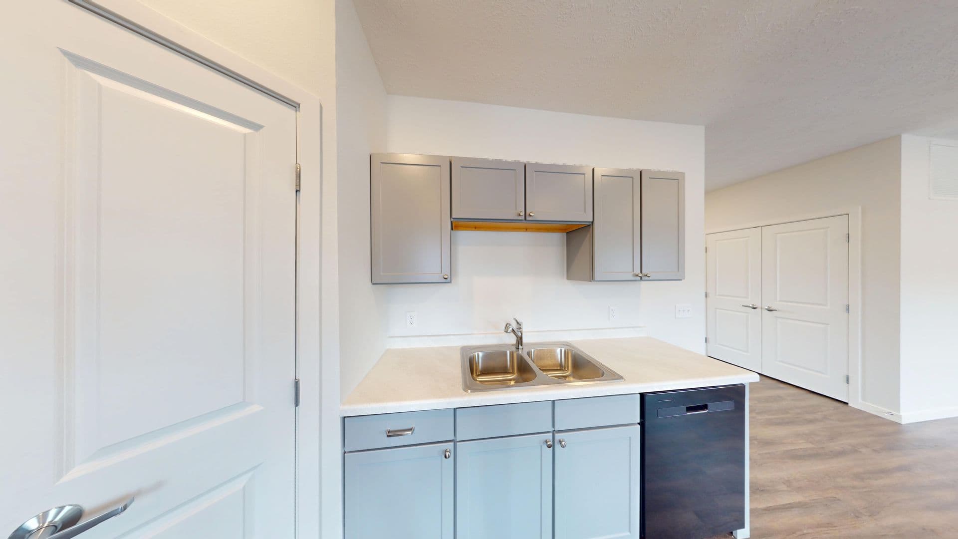 Le Mars Apartment: 427 4th Street NW