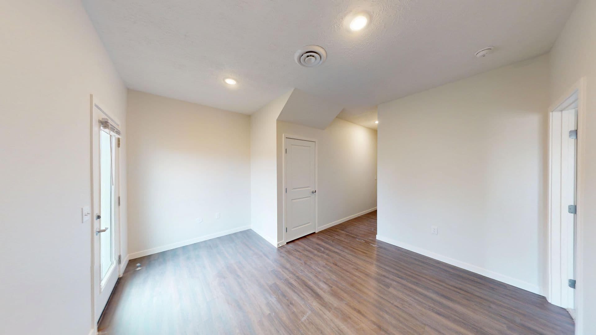 Le Mars Apartment: 427 4th Street NW