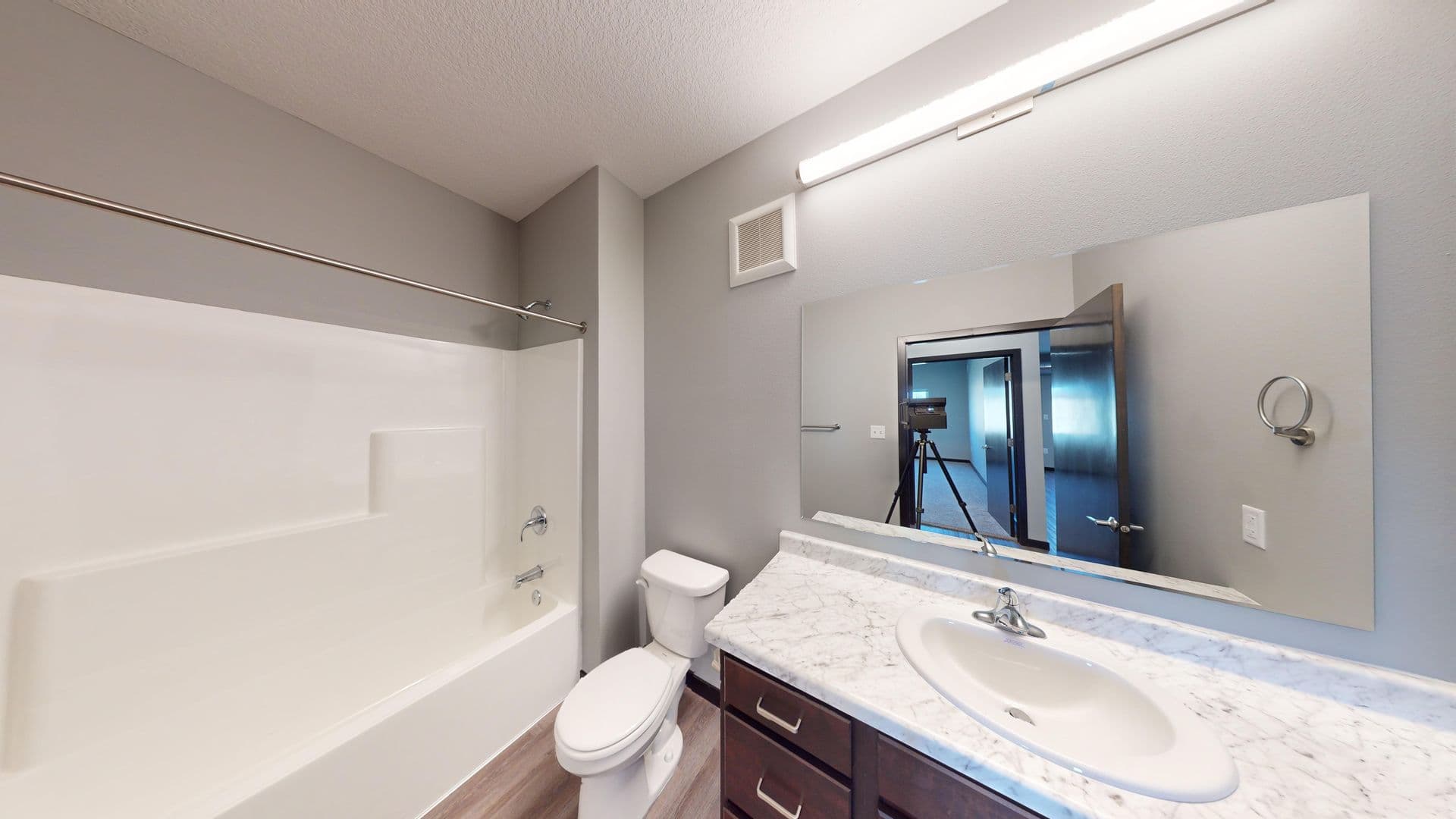 Mason City Apartment: 100 4th St. SW