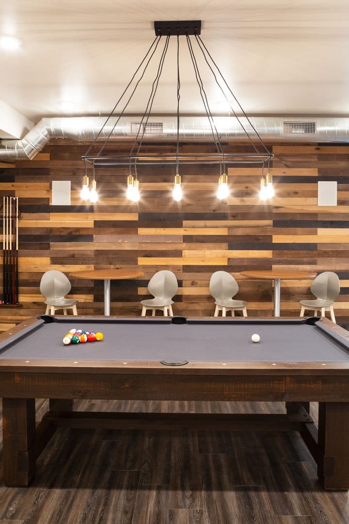 Vermillion Apartment: 1000 N Dakota St.