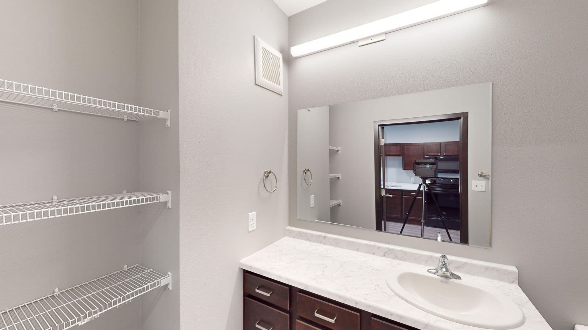 Mason City Apartment: 100 4th St. SW