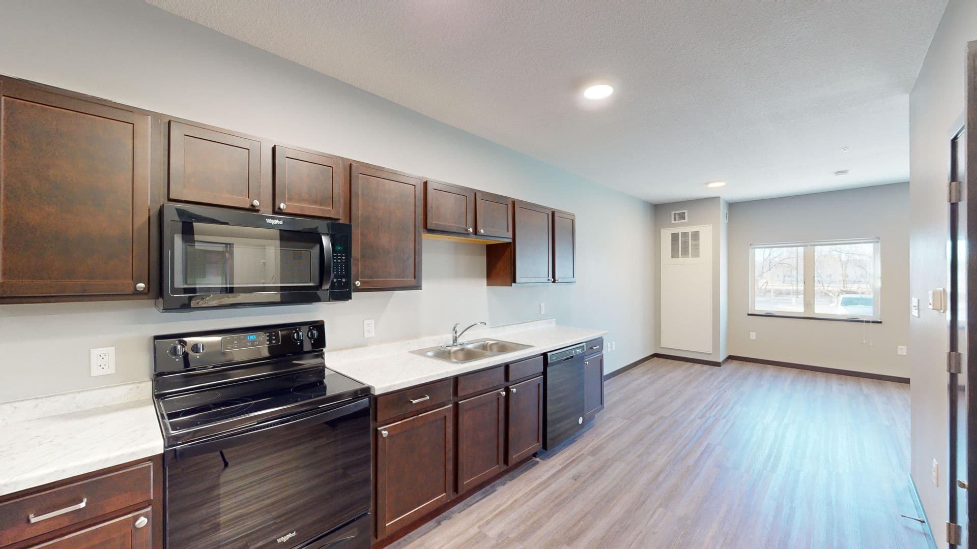 Mason City Apartment: 100 4th St. SW