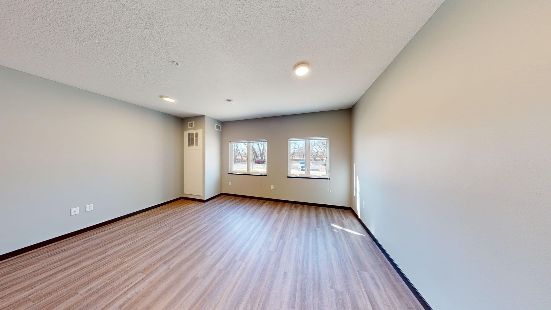 Mason City Apartment: 100 4th St. SW