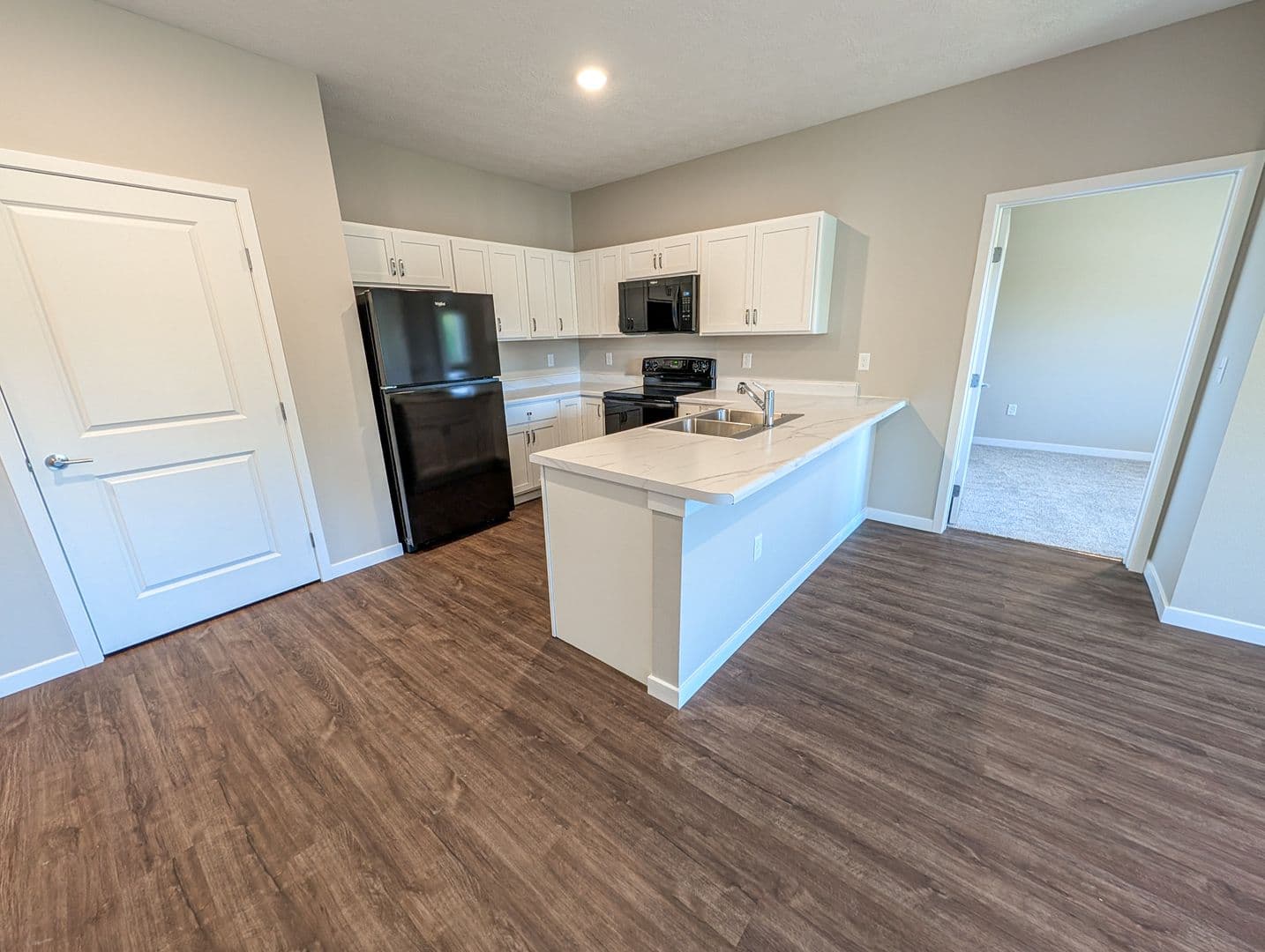 Spencer Apartment: 410 8th Street SE
