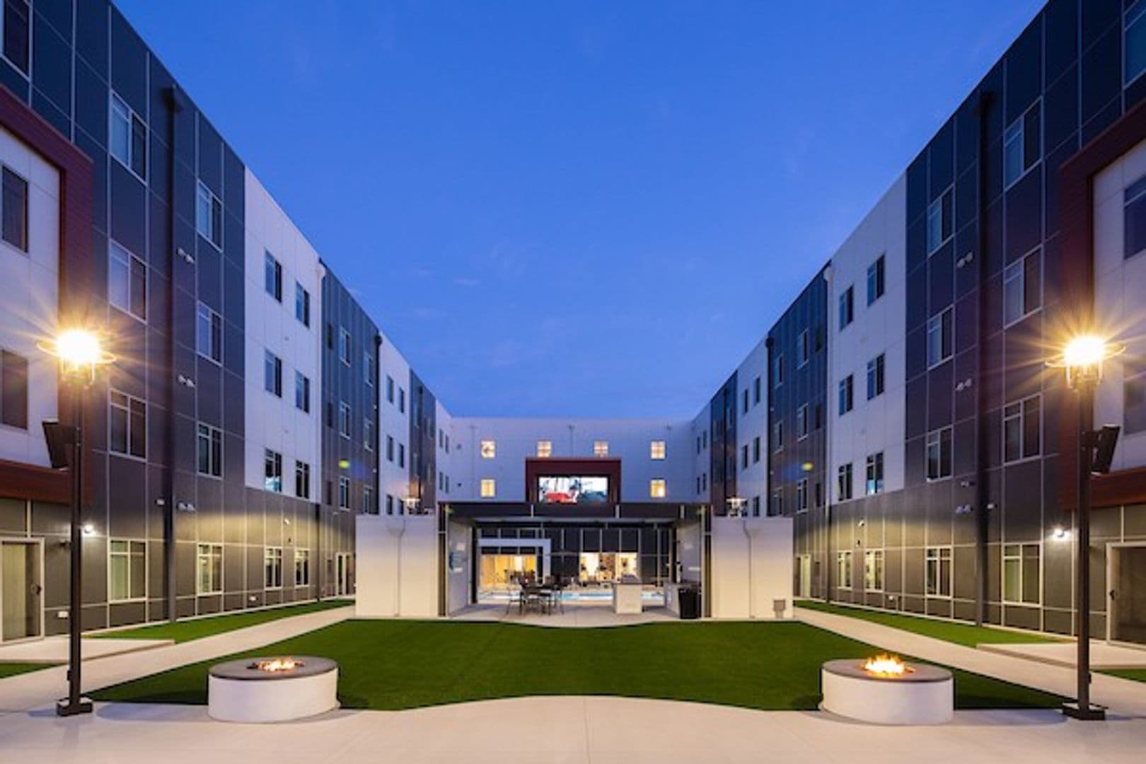 Vermillion Apartment: 1000 N Dakota St.