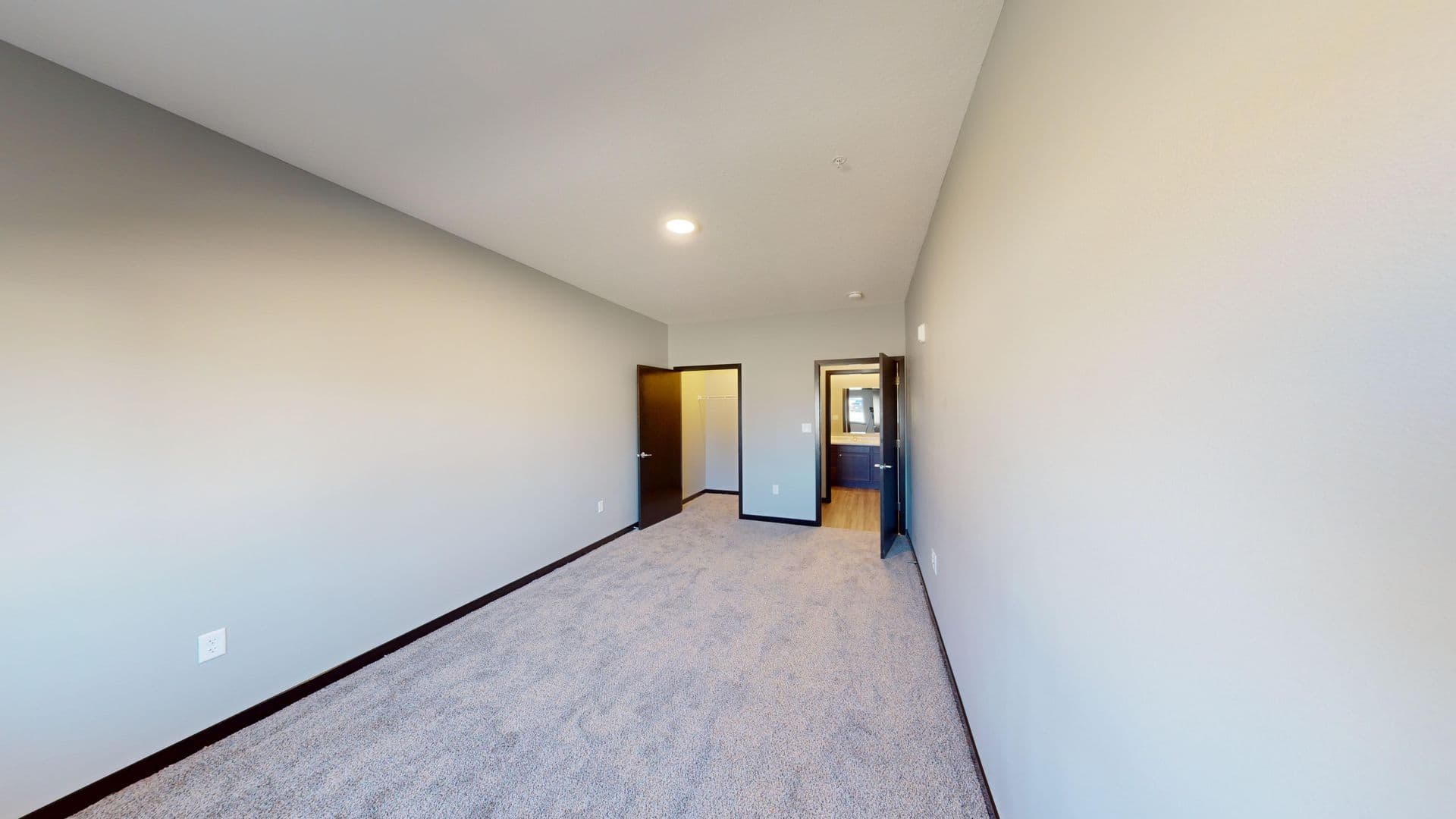 Mason City Apartment: 100 4th St. SW