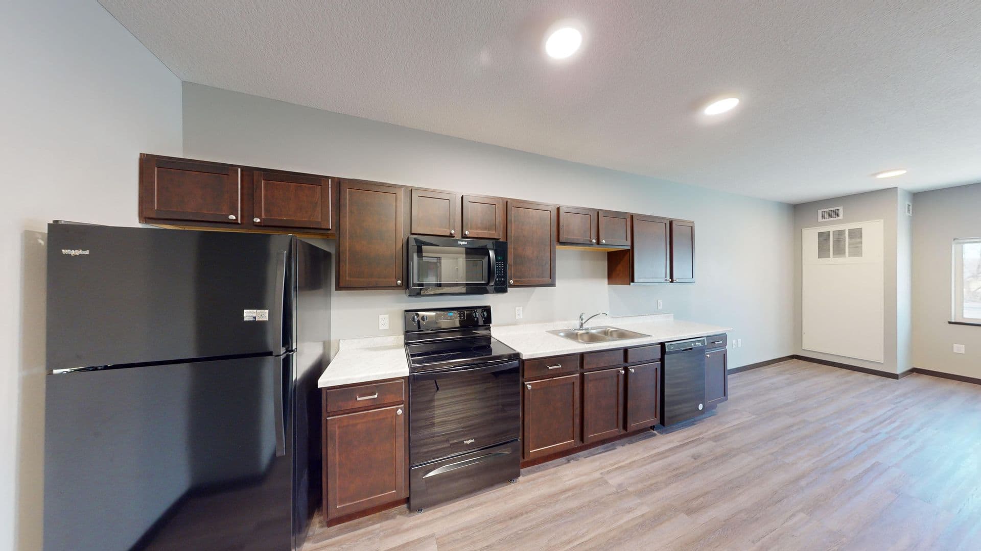 Mason City Apartment: 100 4th St. SW