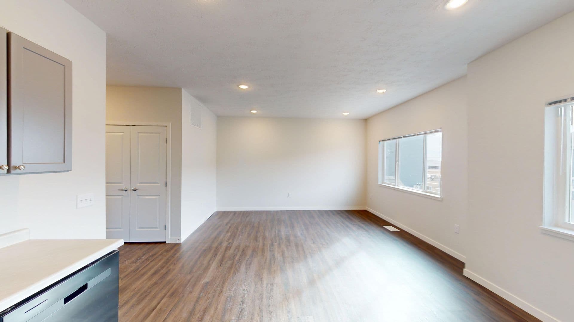 Le Mars Apartment: 427 4th Street NW