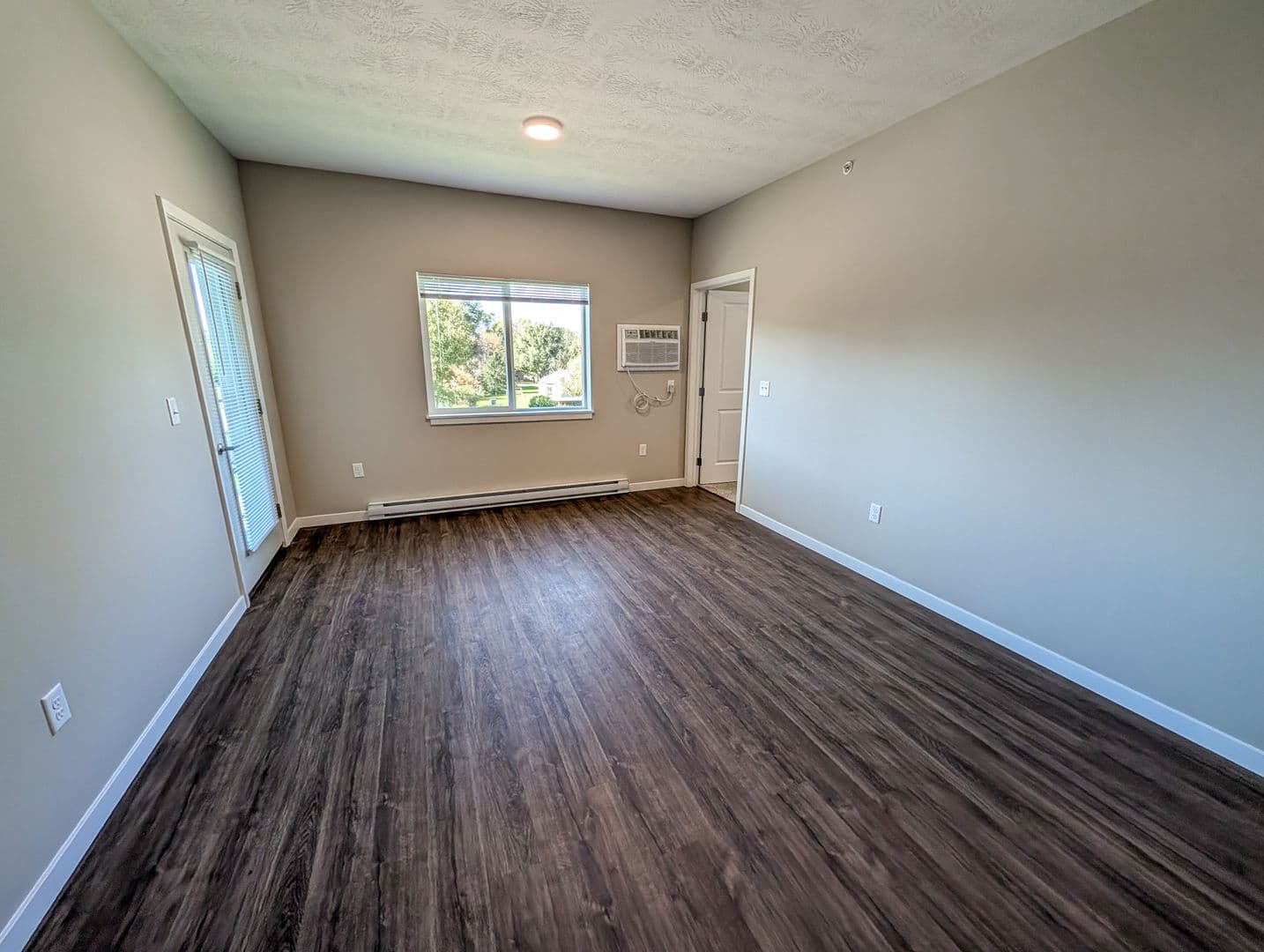 Spencer Apartment: 410 8th Street SE