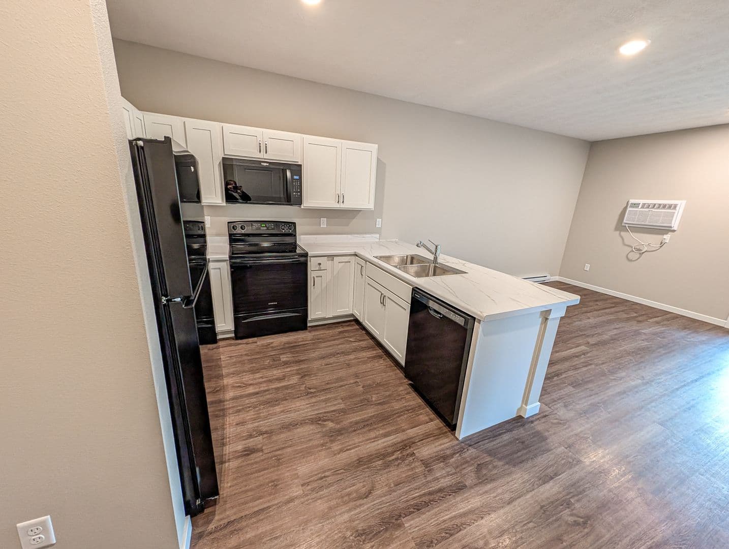 Spencer Apartment: 410 8th Street SE