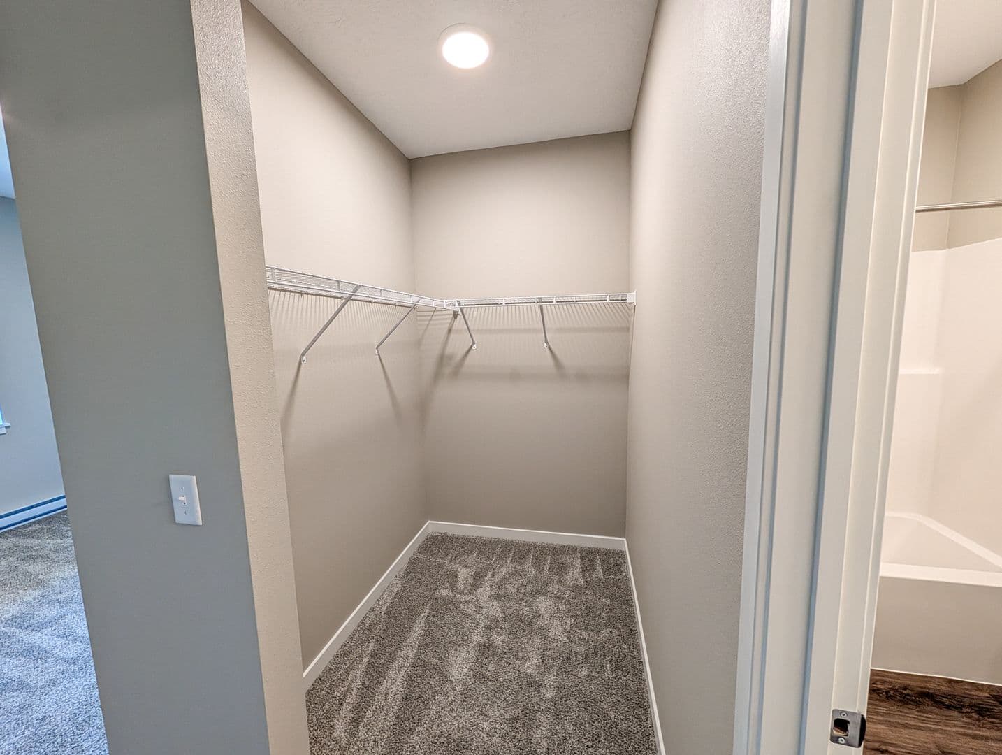Spencer Apartment: 410 8th Street SE