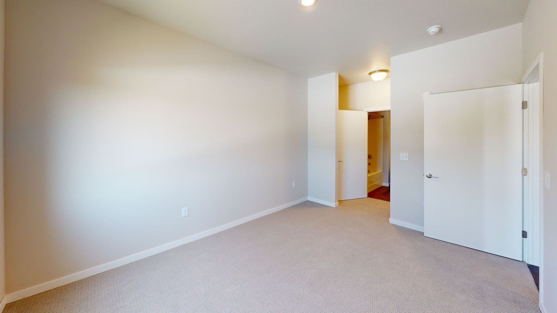 Marion Apartment: 648 Marion Boulevard