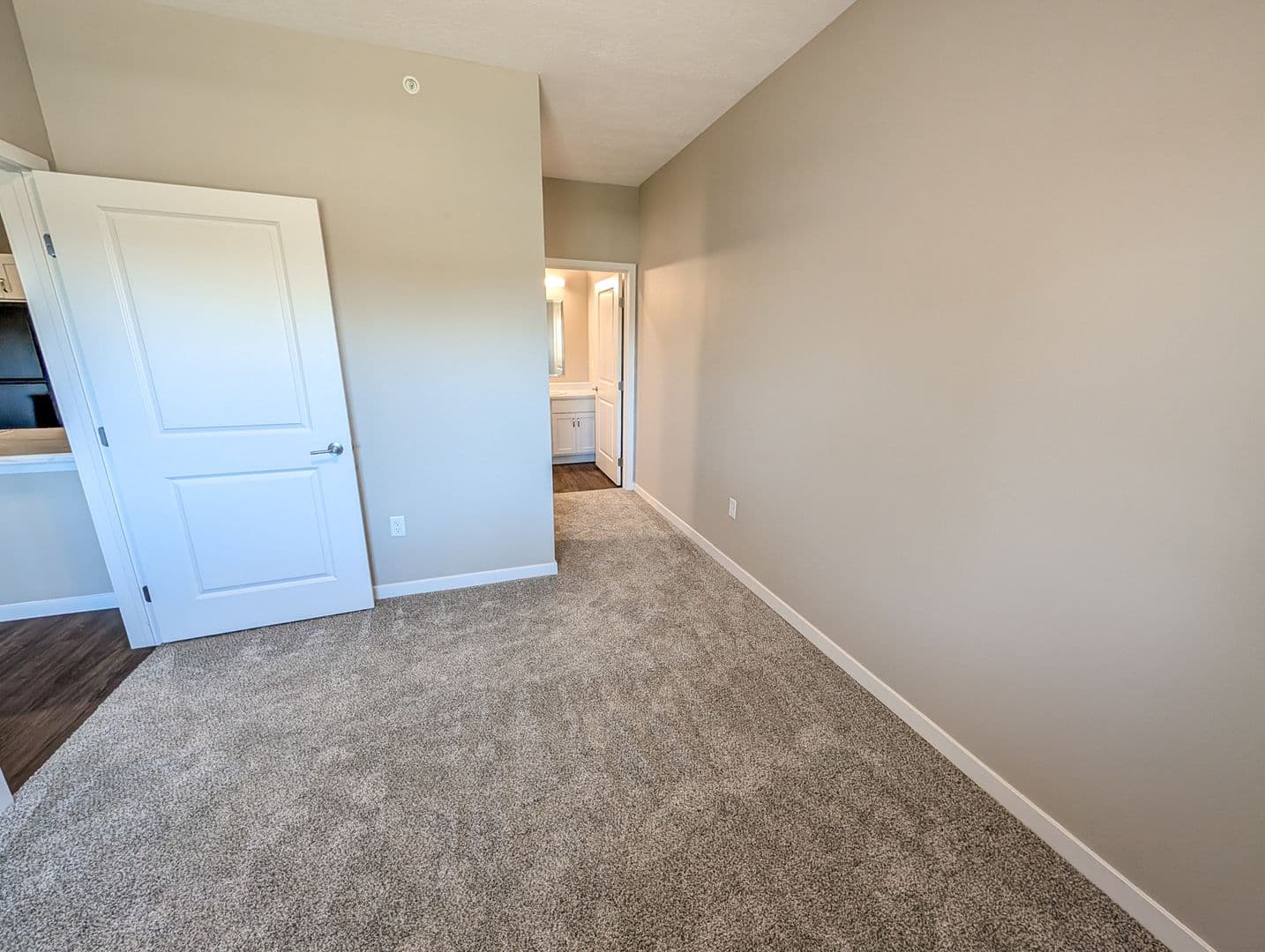 Spencer Apartment: 410 8th Street SE