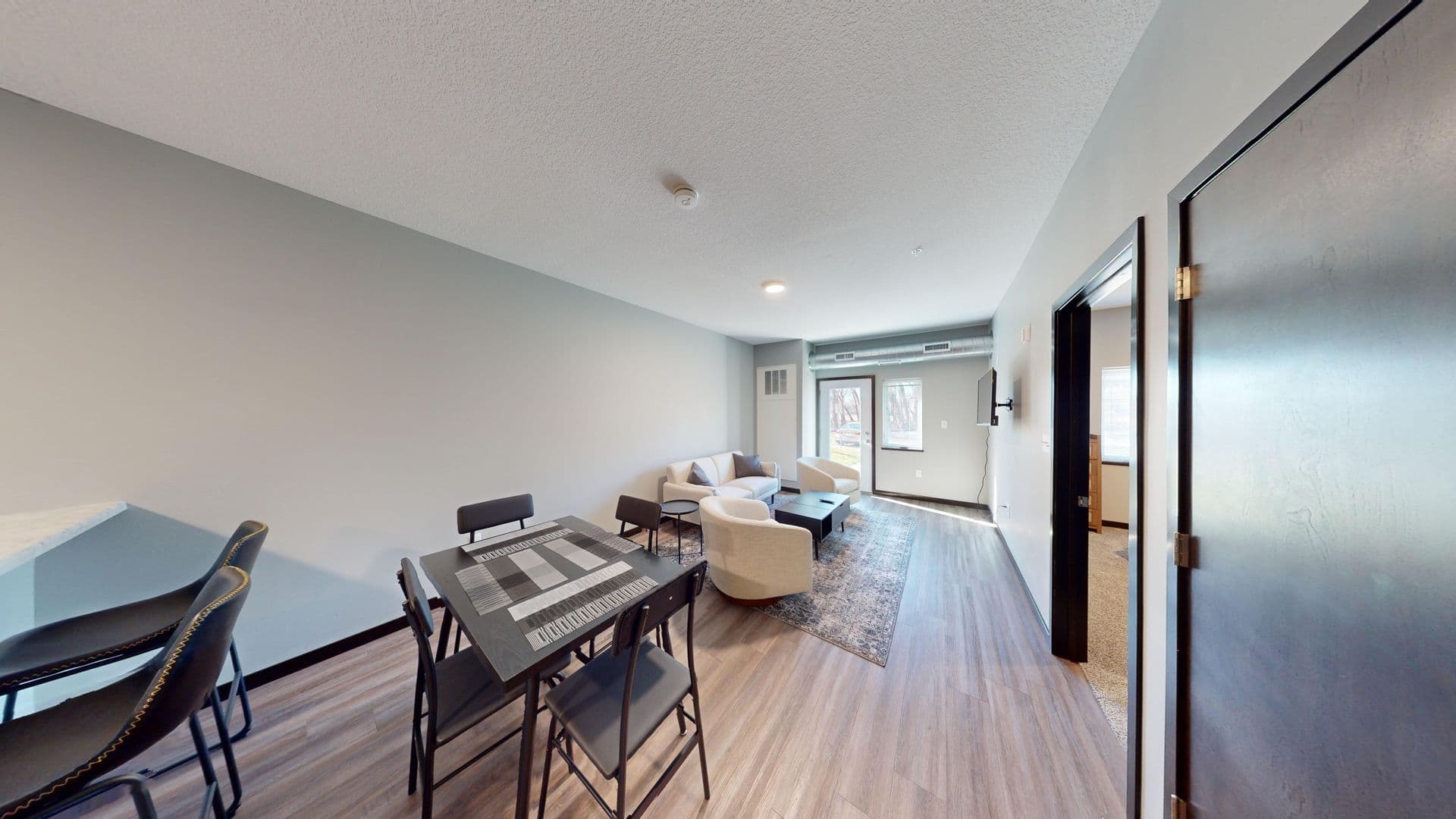 Mason City Apartment: 100 4th St. SW