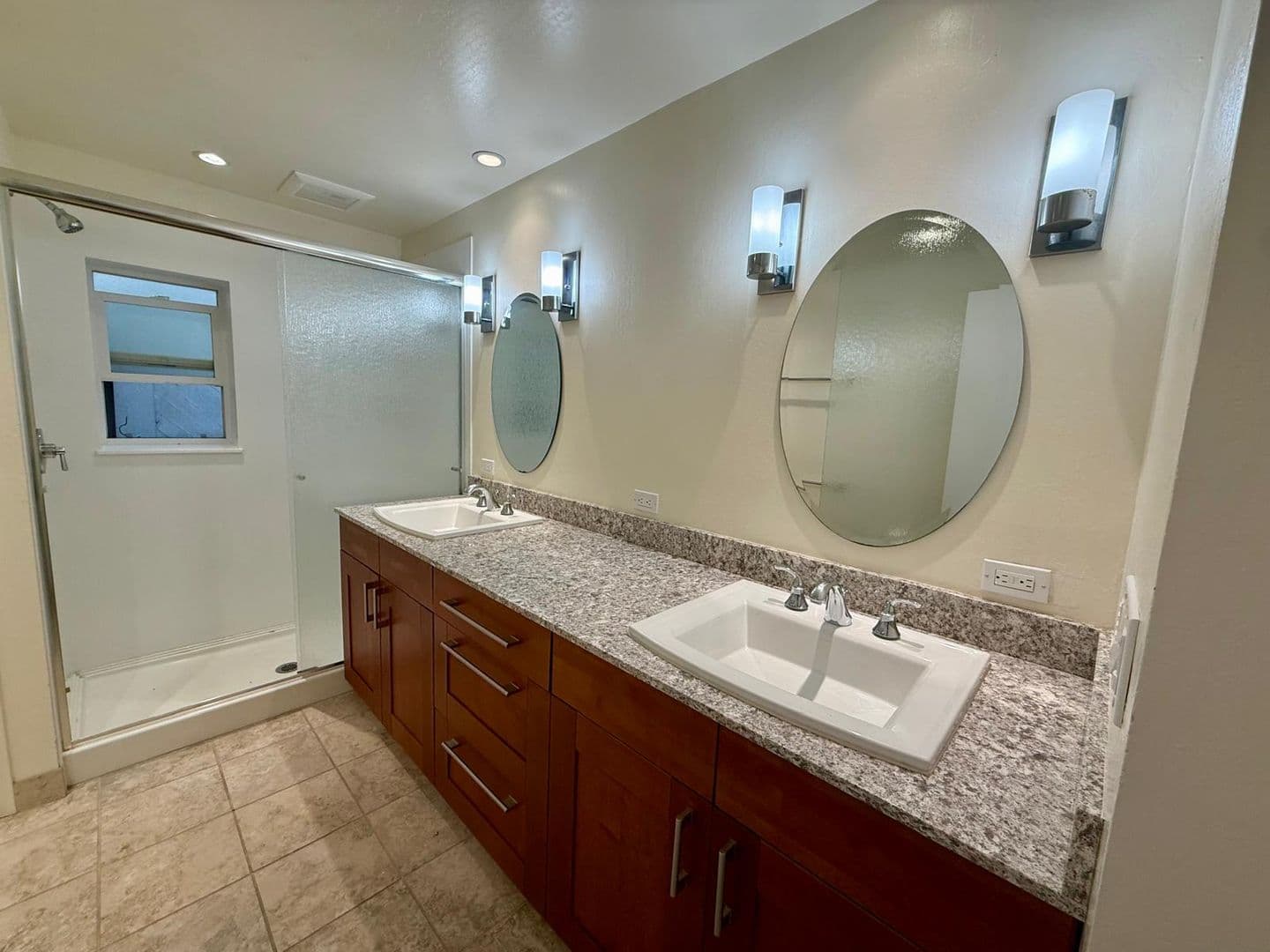 Sausalito Apartment: 215 & 217 Hi Vista Road