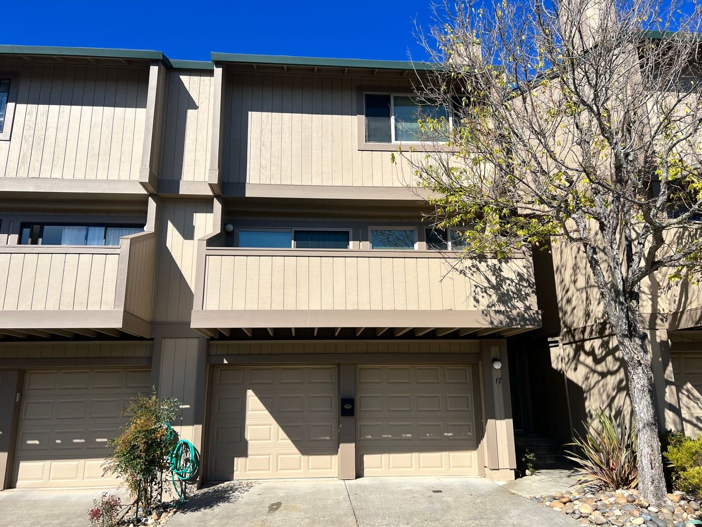 Novato Townhome: 17 Columbine Ln