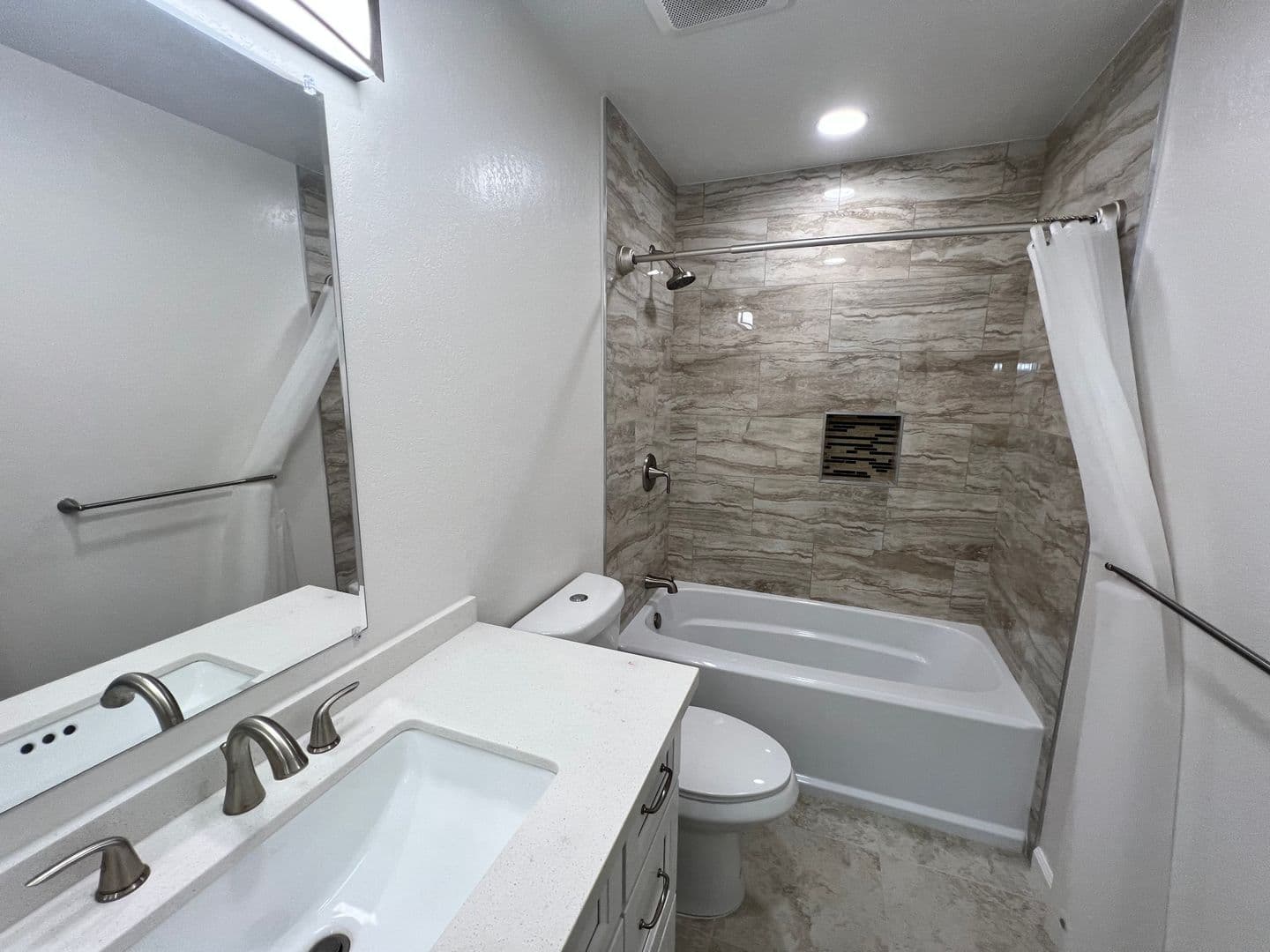Novato Townhome: 17 Columbine Ln