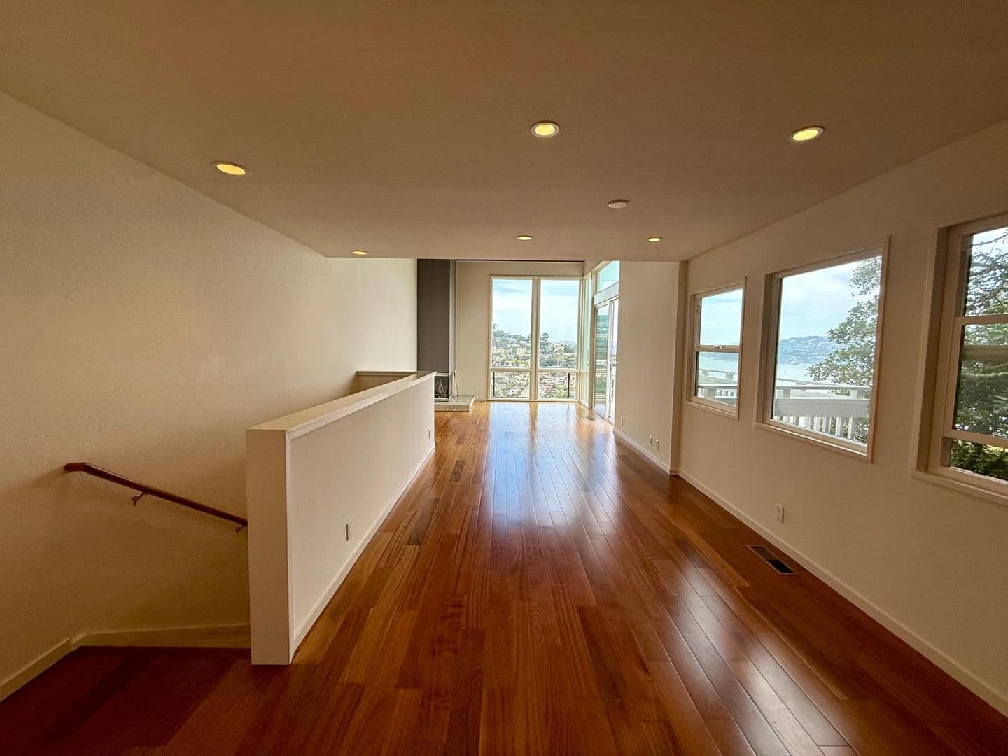 Sausalito Apartment: 215 & 217 Hi Vista Road