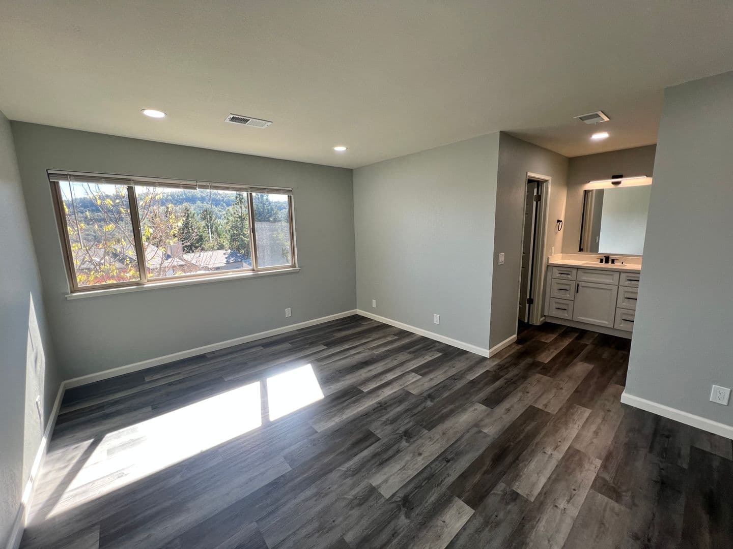 Novato Townhome: 17 Columbine Ln