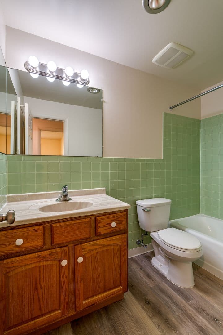 Lancaster Apartment: 20 Echo Valley Lane