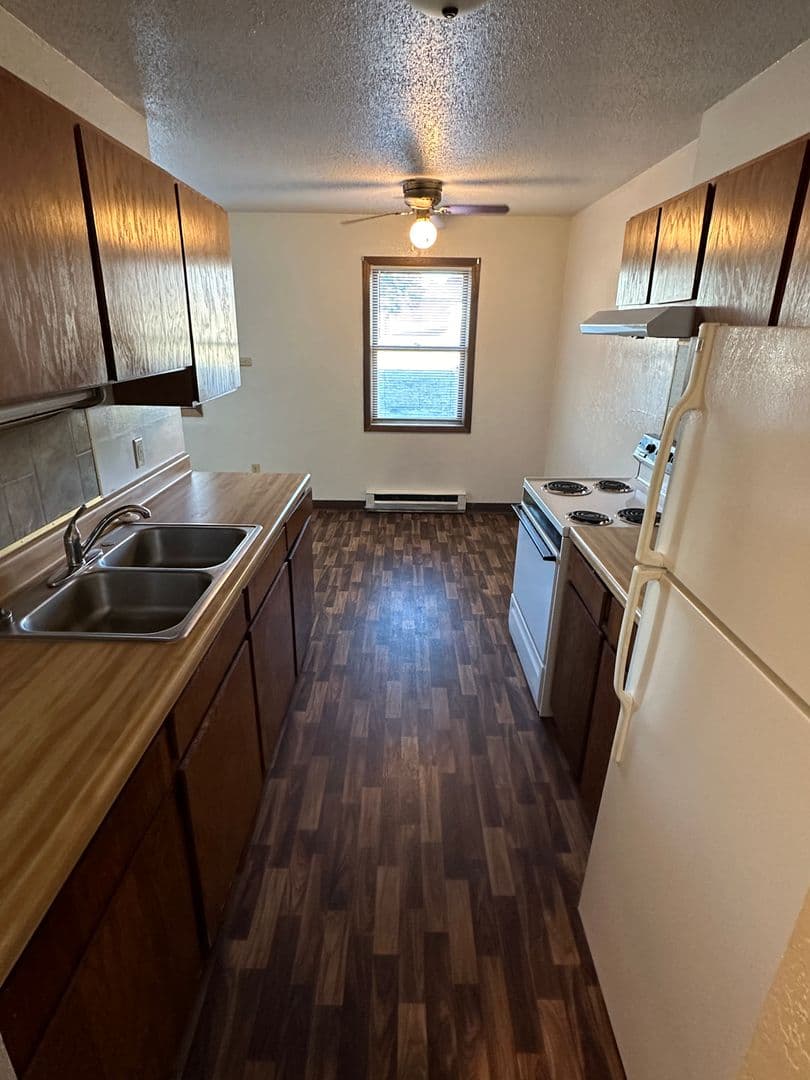 Lisbon Apartment: 107 Brown Ave