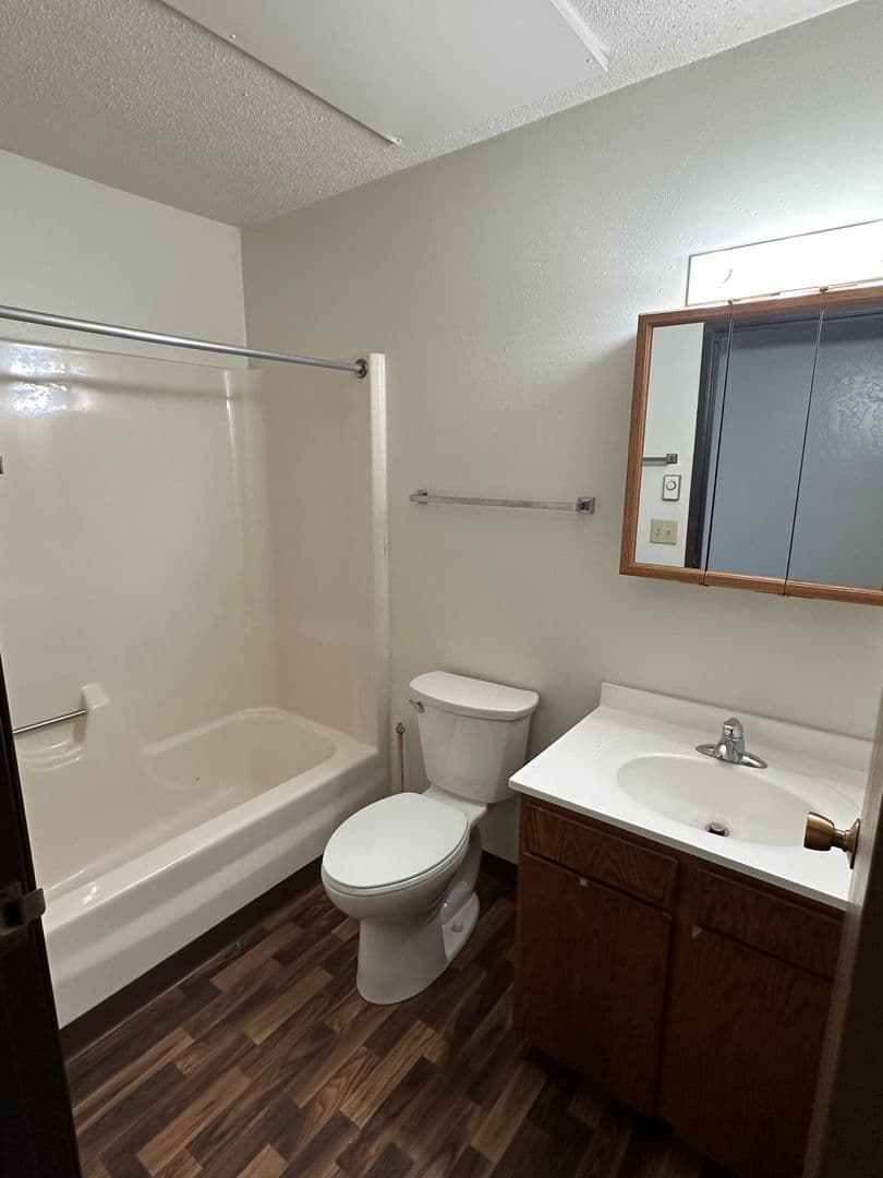 Lisbon Apartment: 107 Brown Ave