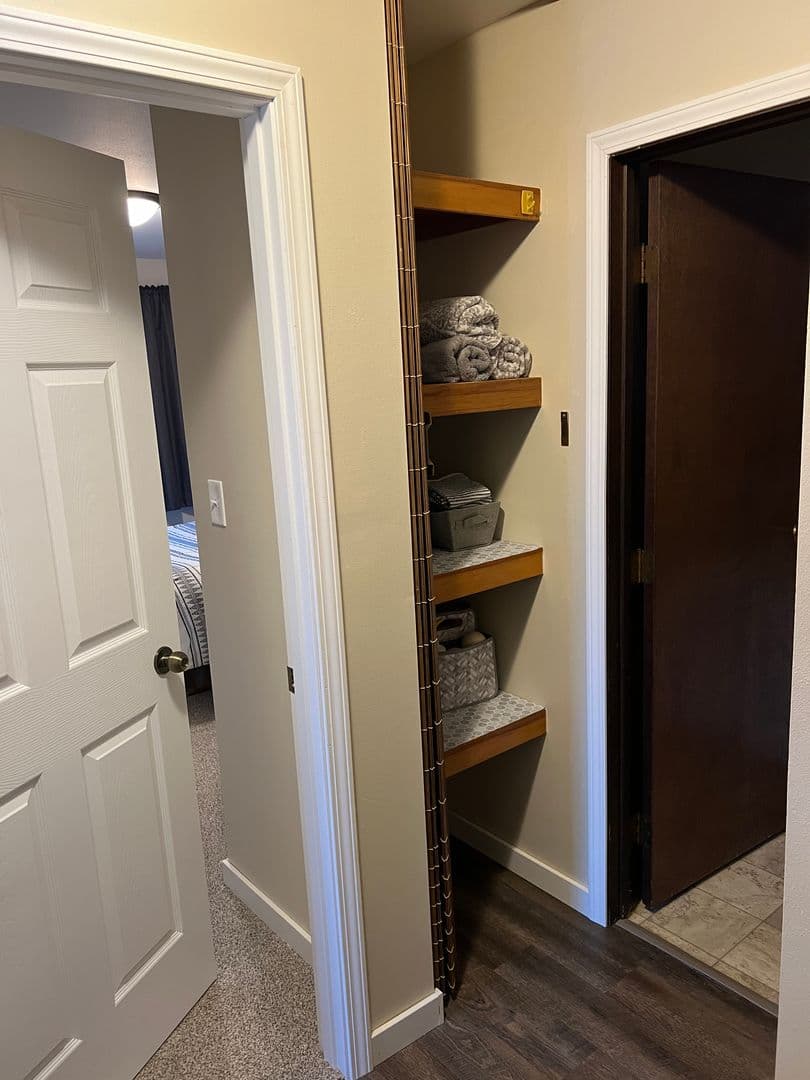 Lisbon Apartment: 17 9th Ave W