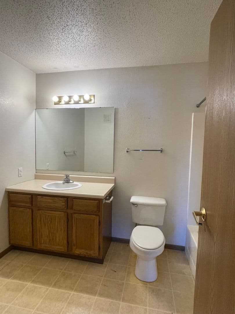 Barnesville Apartment: 125 6th St SW