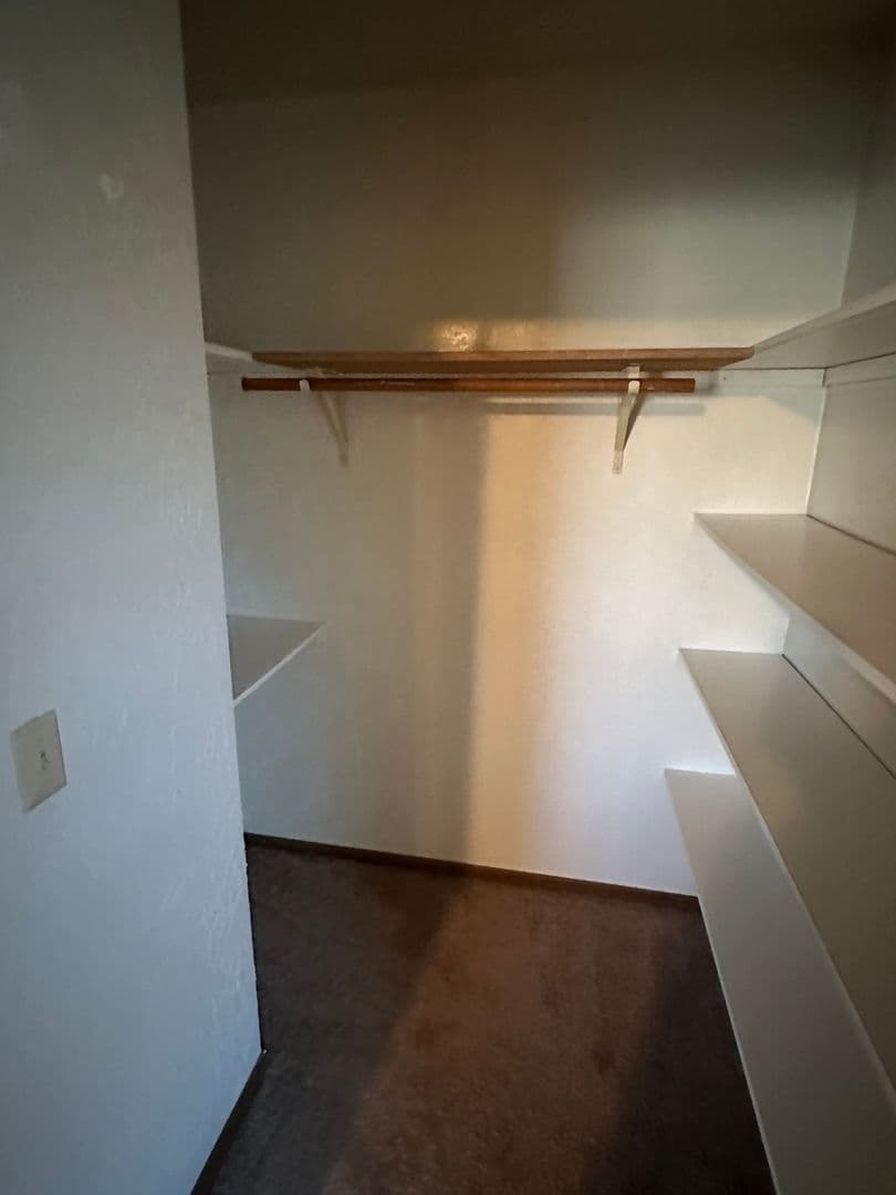 Lisbon Apartment: 107 Brown Ave