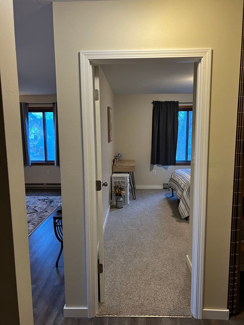 Lisbon Apartment: 17 9th Ave W