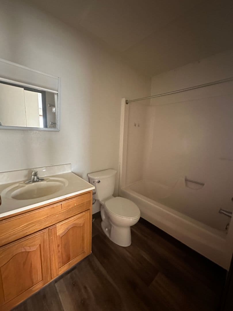 Lisbon Apartment: 107 Brown Ave