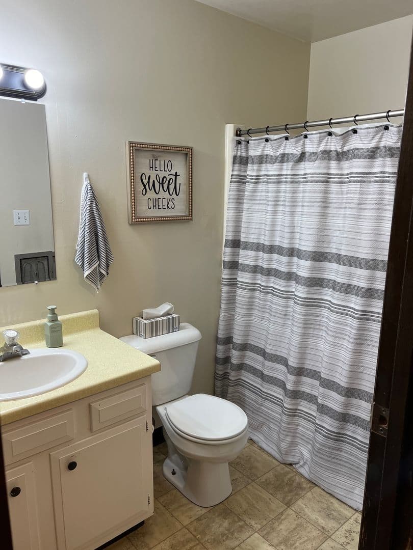Lisbon Apartment: 17 9th Ave W