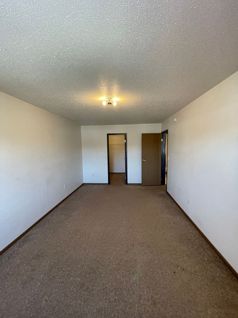 Barnesville Apartment: 125 6th St SW