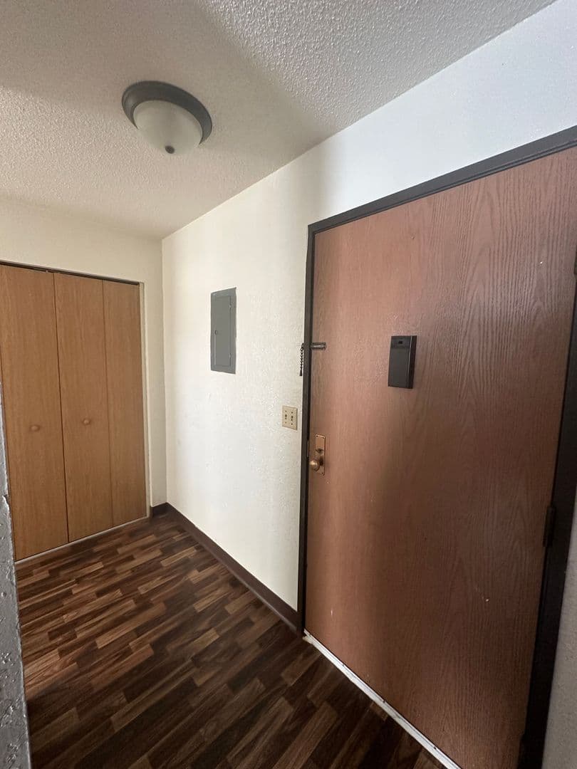 Lisbon Apartment: 107 Brown Ave