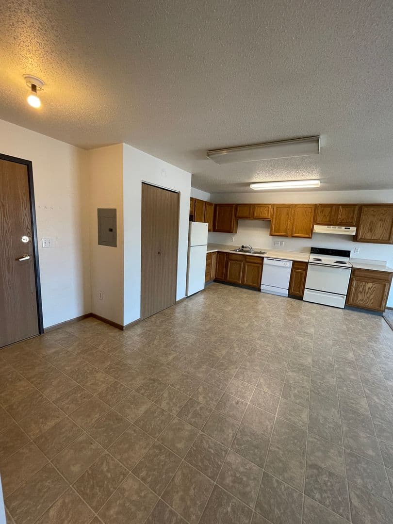 Barnesville Apartment: 125 6th St SW