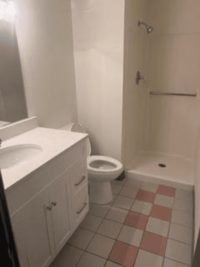 Cedar Falls Apartment: 1815  West 18th St