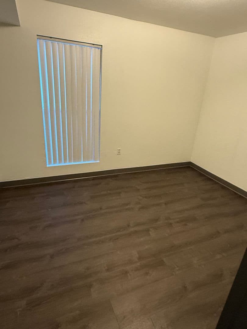 Cedar Falls Apartment: 1815  West 18th St