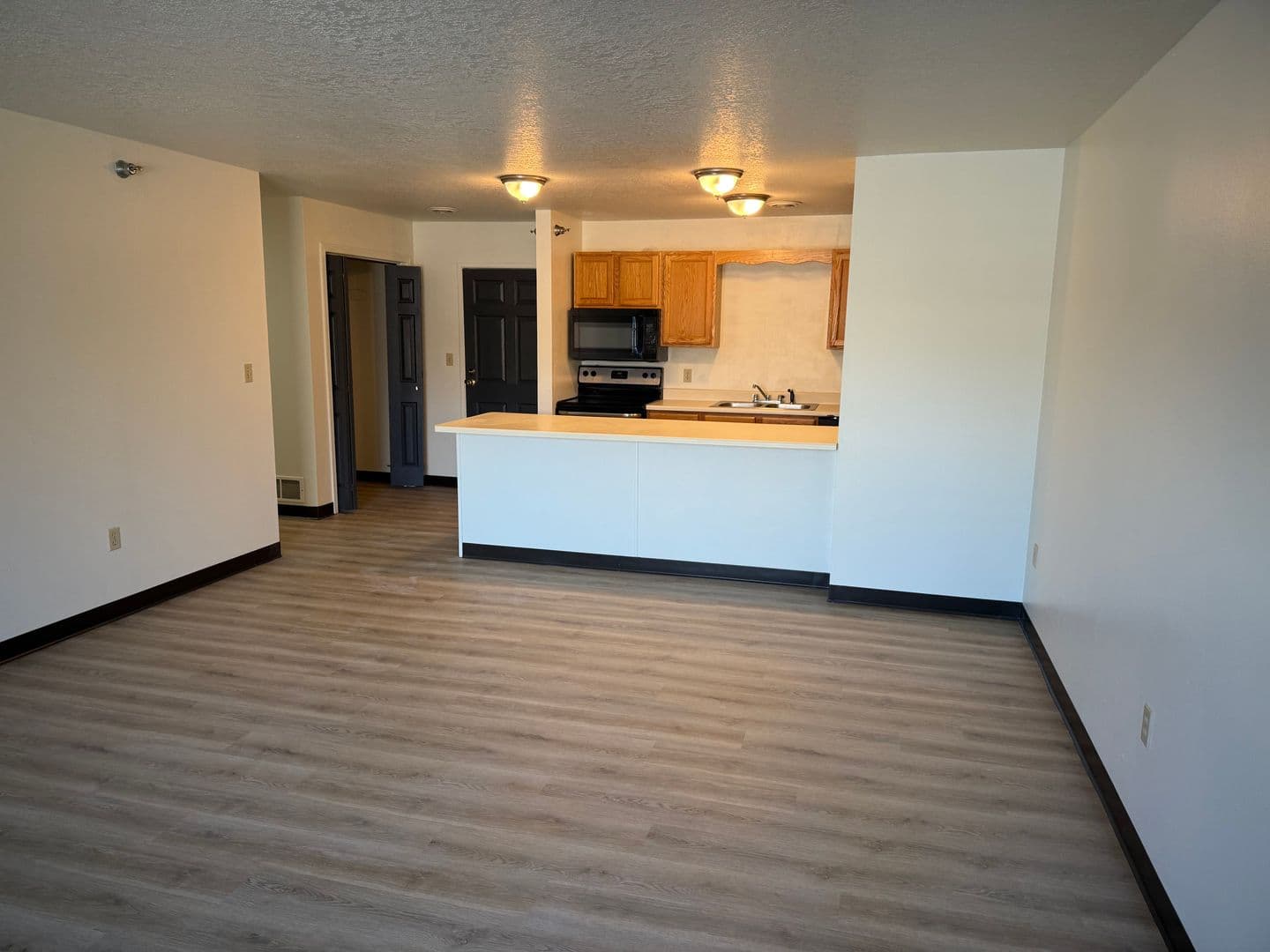 Cedar Falls Apartment: 1815  West 18th St