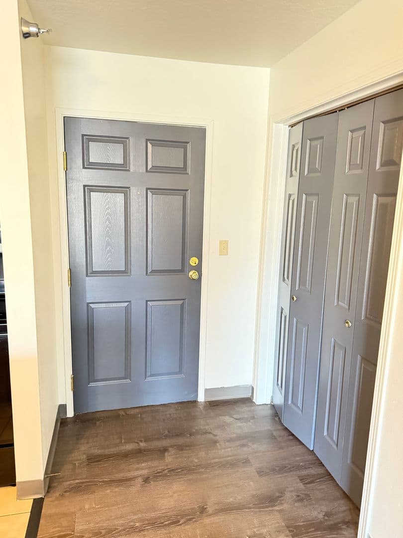 Cedar Falls Apartment: 1815  West 18th St