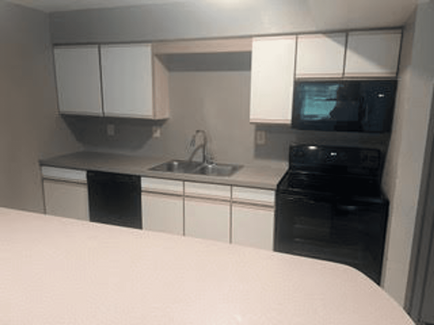 Cedar Falls Apartment: 1815  West 18th St