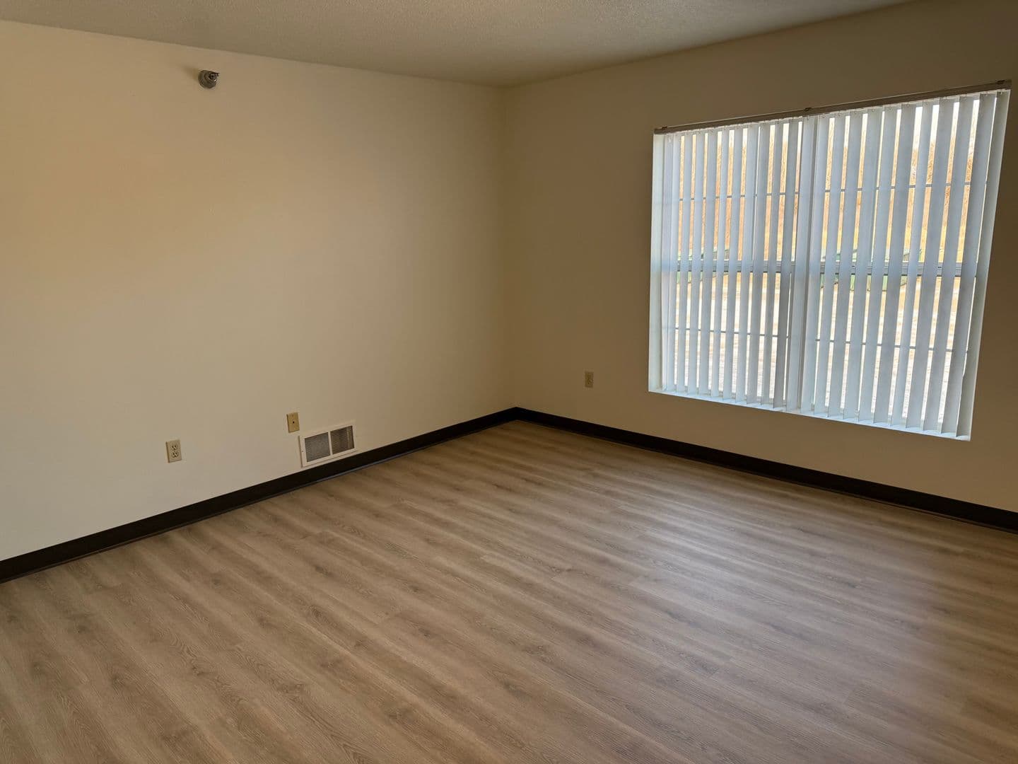 Cedar Falls Apartment: 1815  West 18th St