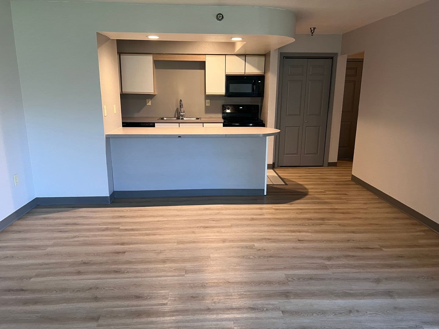 Cedar Falls Apartment: 1815  West 18th St