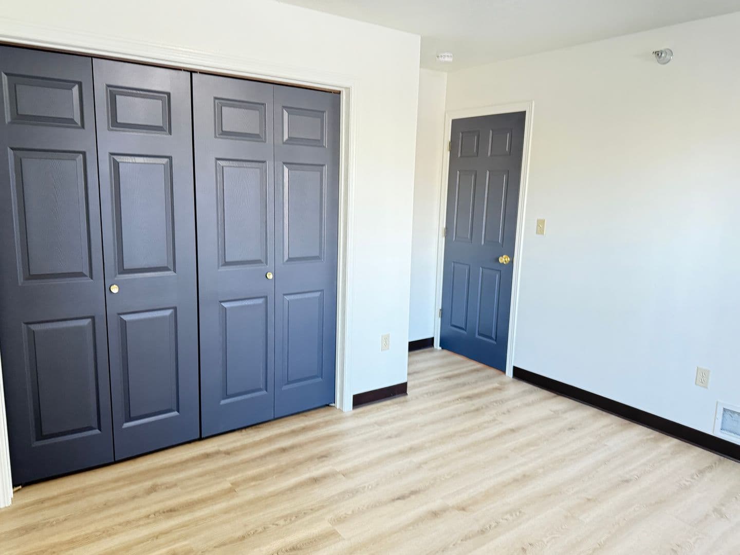 Cedar Falls Apartment: 1815  West 18th St