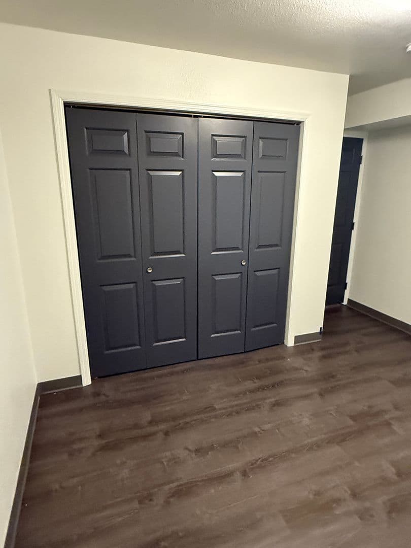 Cedar Falls Apartment: 1815  West 18th St