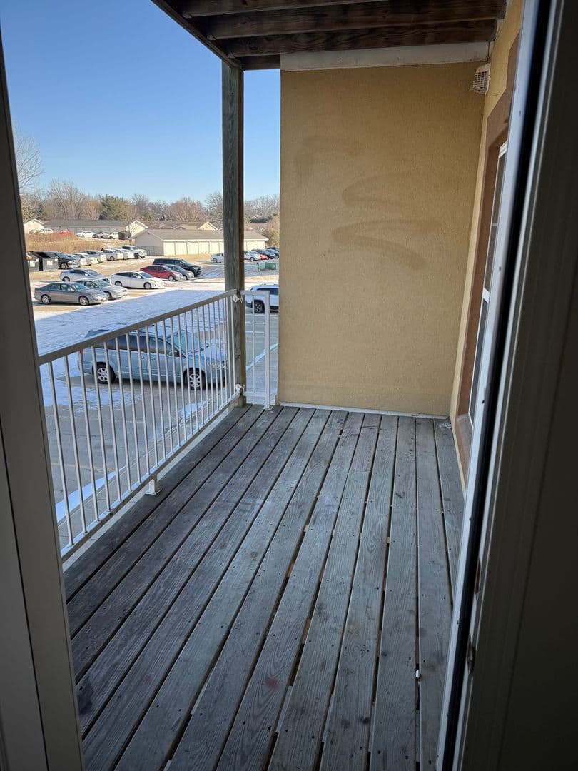 Cedar Falls Apartment: 1815  West 18th St