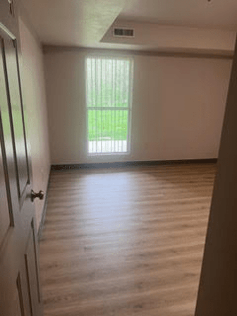 Cedar Falls Apartment: 1815  West 18th St