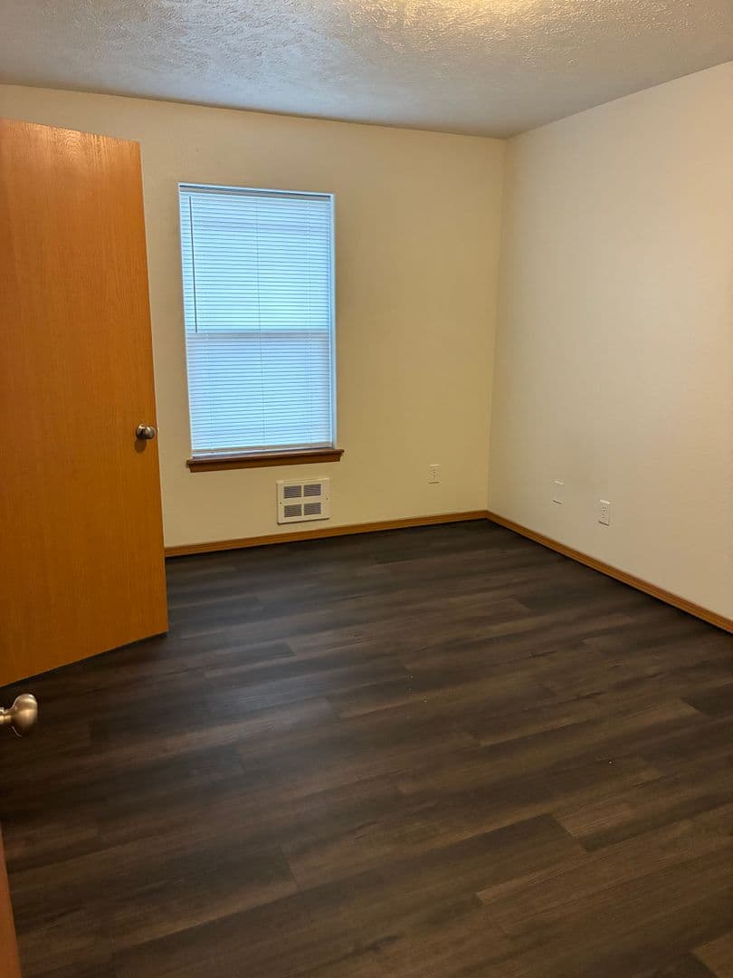 Spokane Apartment: 1918-1920 E 4th