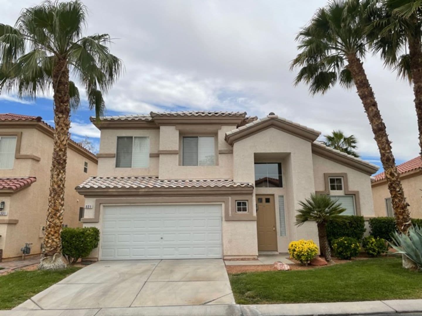 Las Vegas House: 321 Waterton Lakes Ave