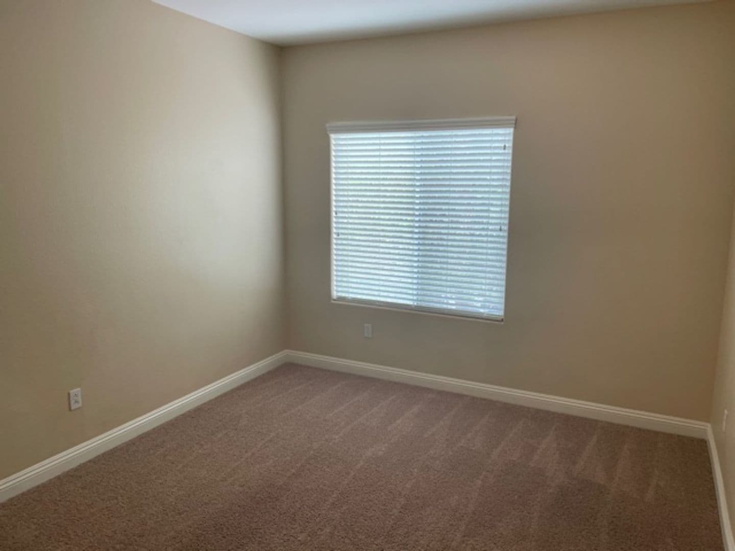Las Vegas House: 321 Waterton Lakes Ave